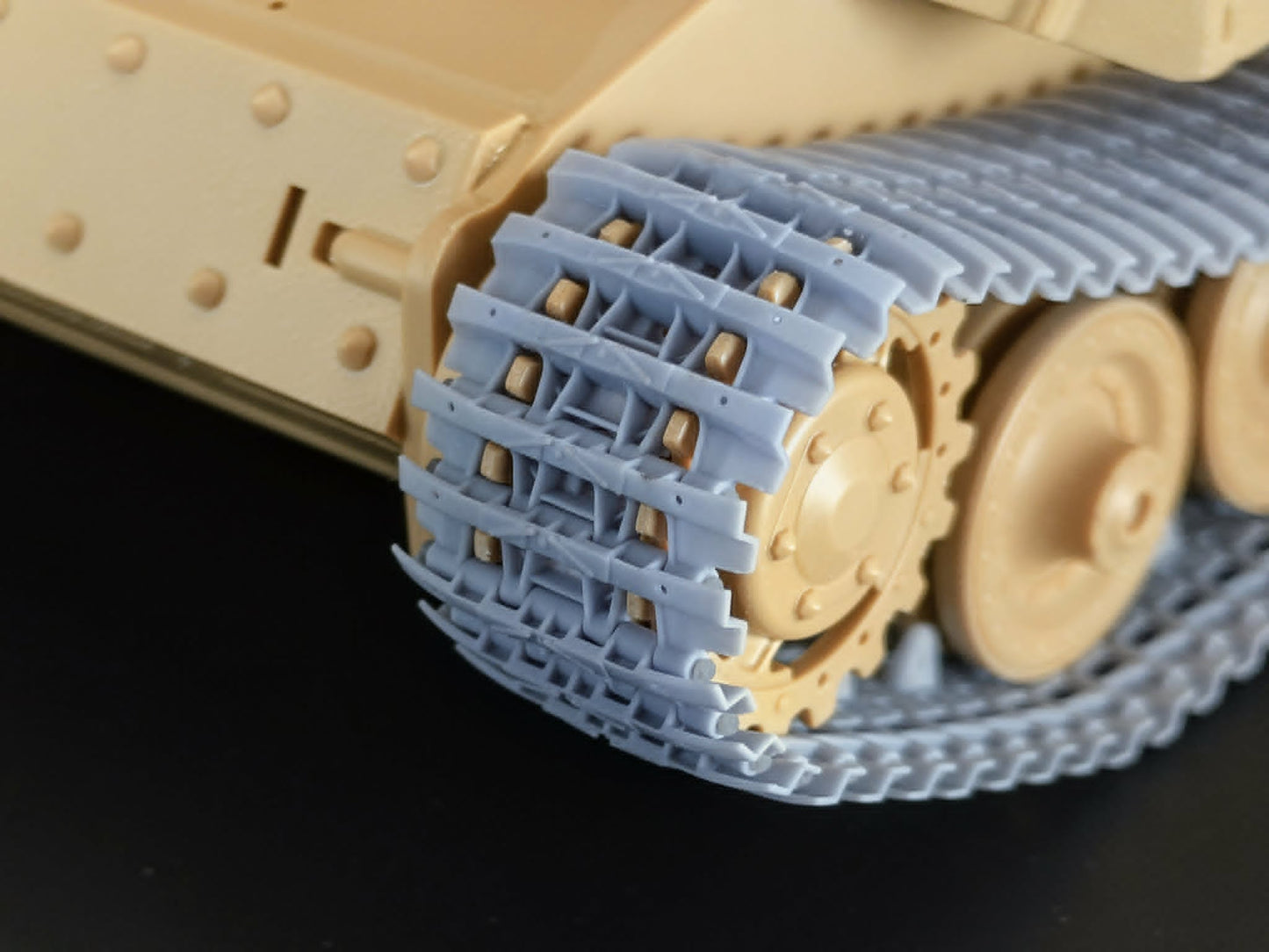 DB35049 Elefant Tracks